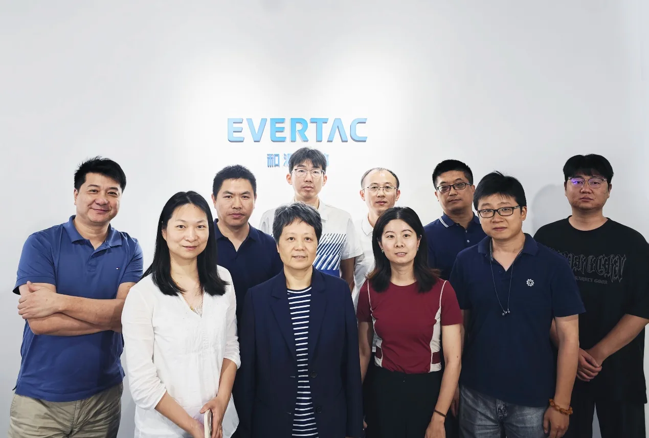 上海市无线电管理处等三部门与和源通信团队合影